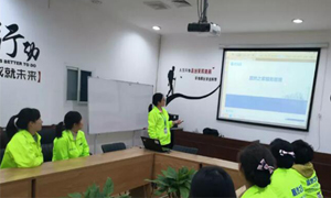 服務于心，管理于人——安徽淮南店職場禮儀與服務管理培訓 